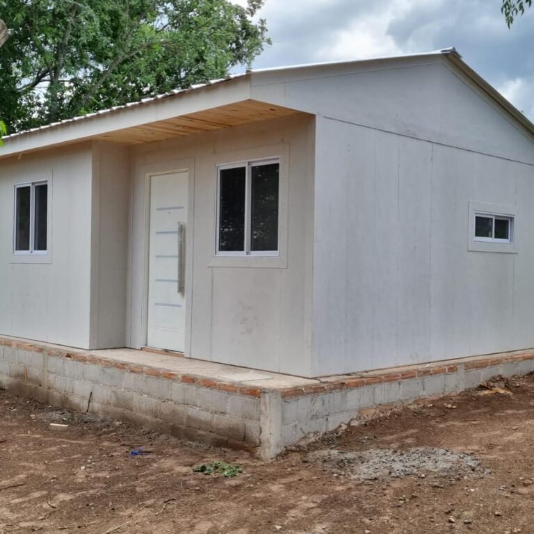 51FD9EC1-AE62-4E33-AF27-A5F7670D352B